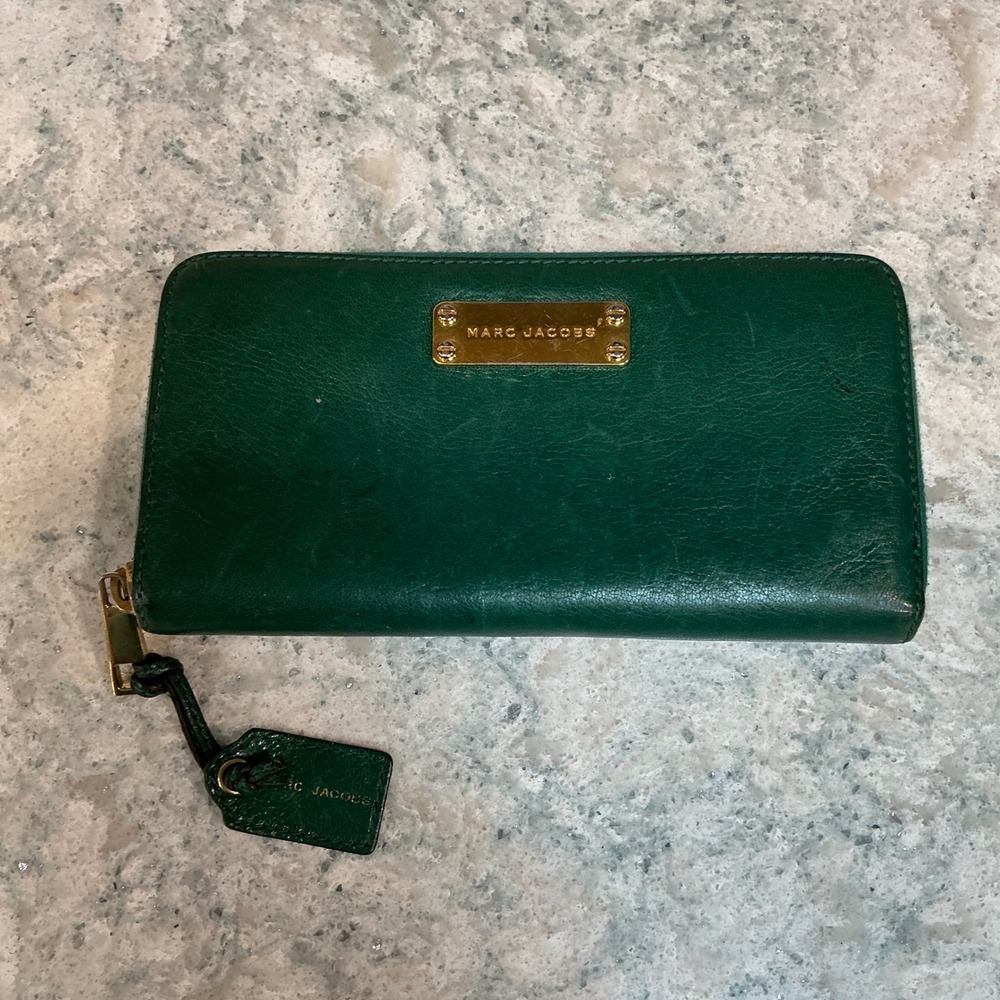 Marc Jacobs Wallet Zip Around Continental Emerald Green Leather Gold Logo OS